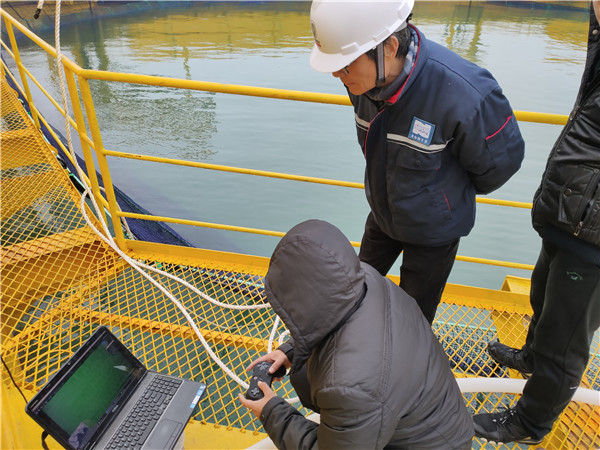 ROV协助布置深海养殖网箱